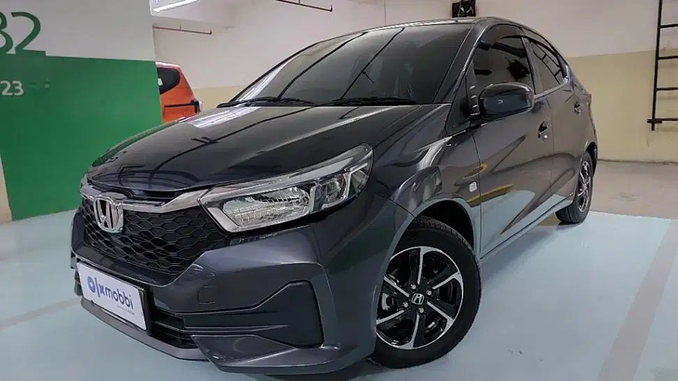DP MURAH Honda Brio Satya 1.2 E Bensin-AT 2024 Abu Abu CCBBL