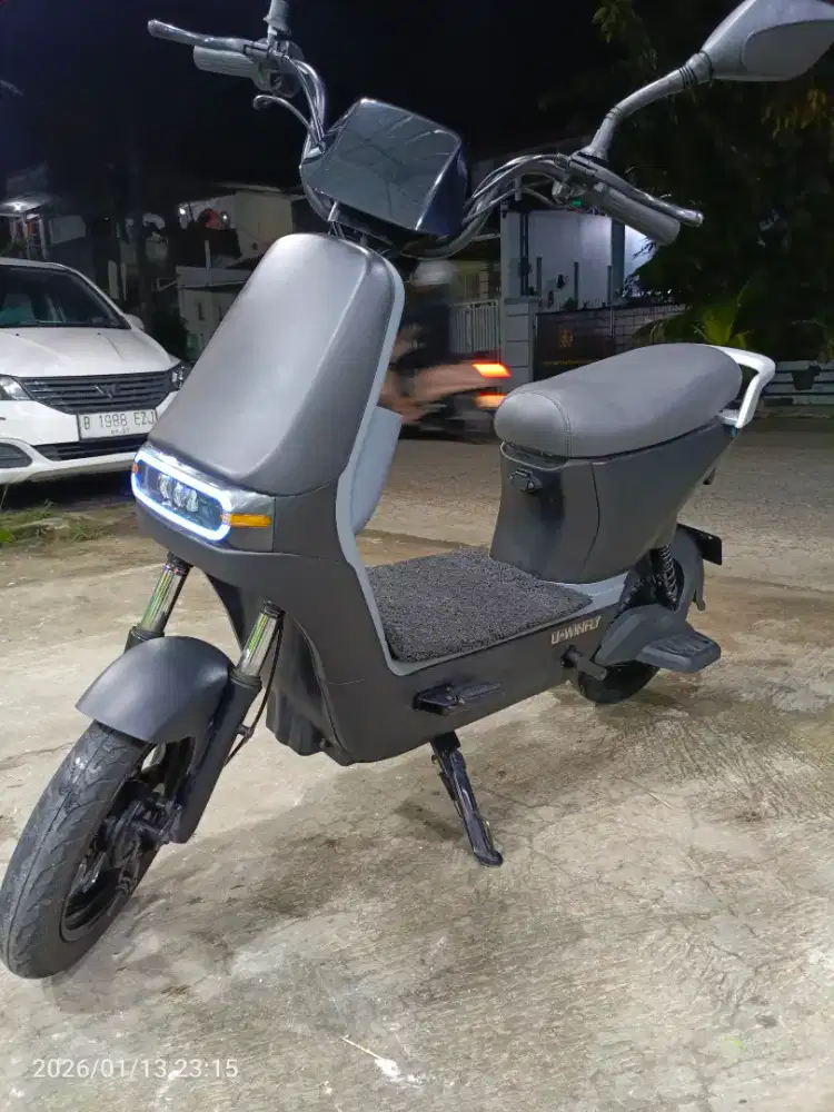 sepeda listrik winflay D8-NFC hitam