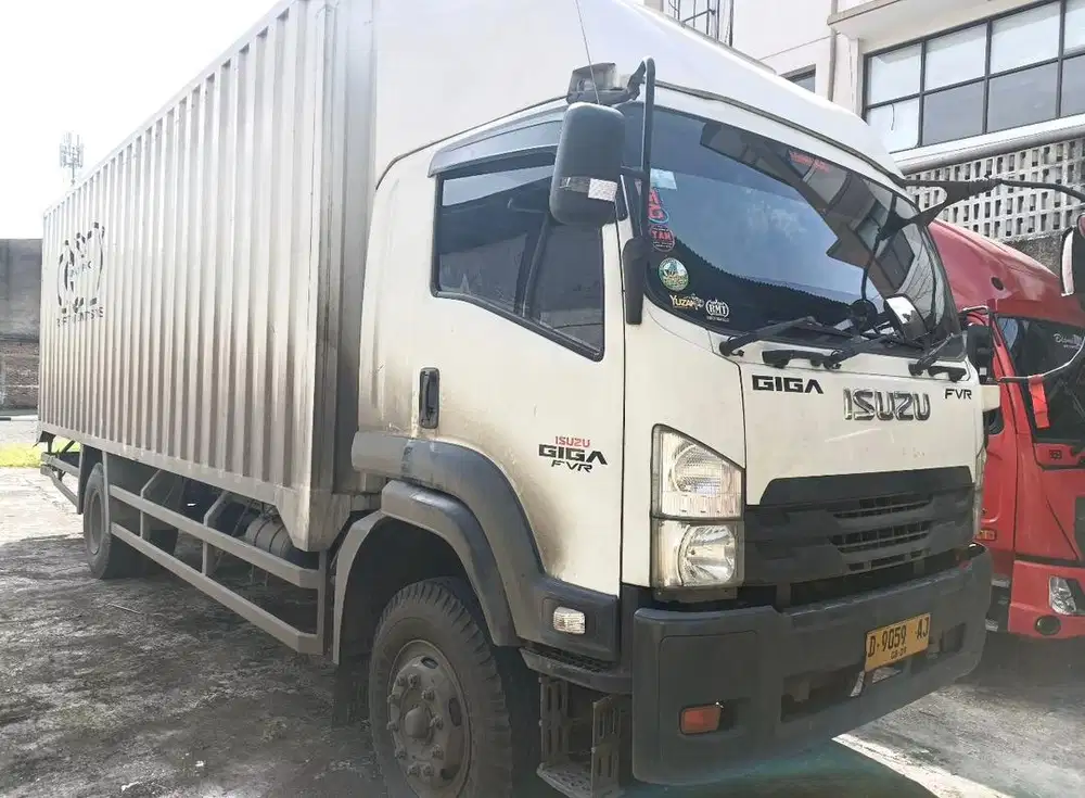 MULUS+banBARU MURAH Isuzu Giga engkel 4x2 FVR Q box besi 2024 bok
