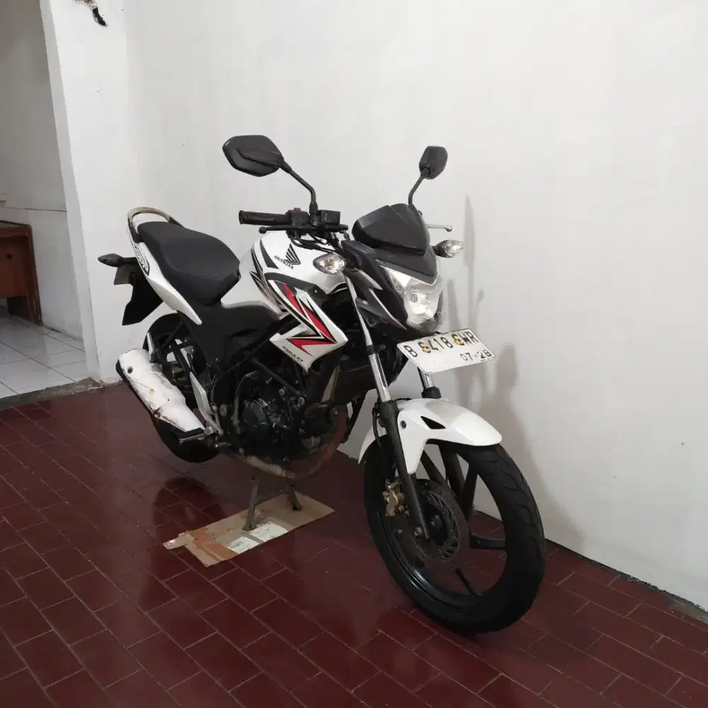 Honda CB150R 2013 Orisinil Lengkap Bagus Mesin Aluss