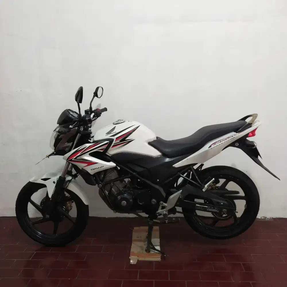 Honda CB150R 2013 Orisinil Bagus lengkap Mesin Cakep