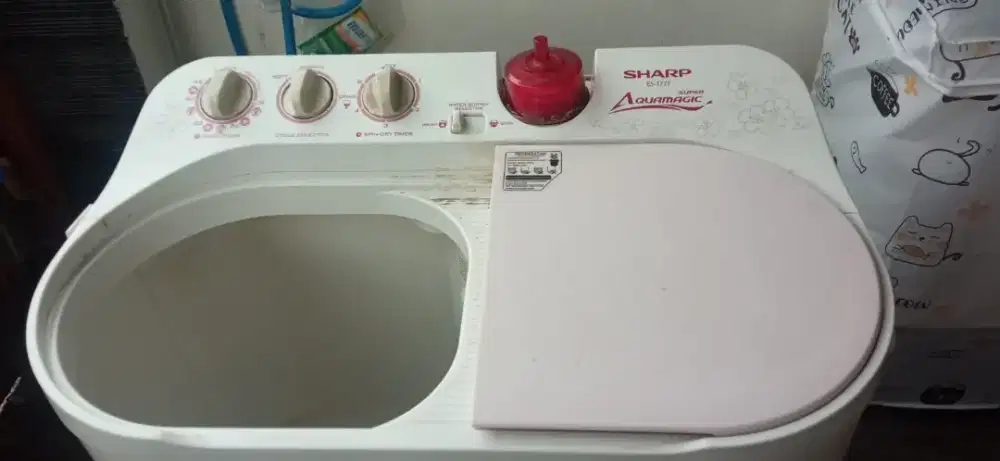 Mesin cuci dua tabung Sharp
