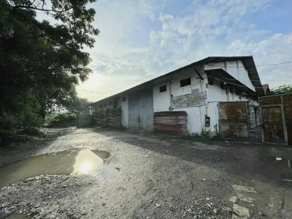 Gudang siap pakai di Jalan Subali
