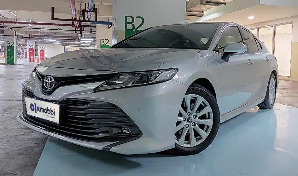 TDP 16JT Toyota Camry 2.5 V Bensin-AT Hitam 2021