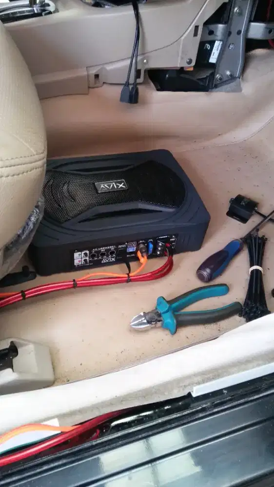 Jasa pasang audio power subwoofer mobil