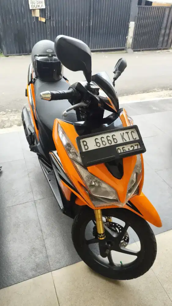 HONDA VARIO 125 FI KZR NOMER CANTIK WARNA ASLI ORANGE