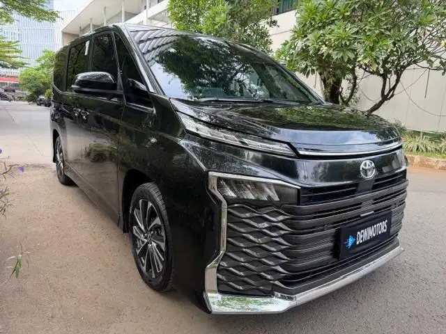 Toyota Voxy 2023