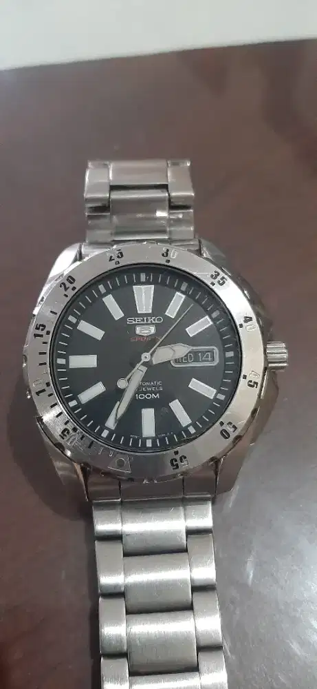 Dijual jam tangan original  Seiko 5 sport automatic