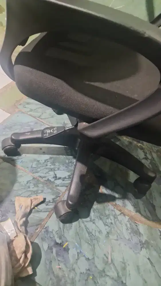 Kursi kantor merk amadea