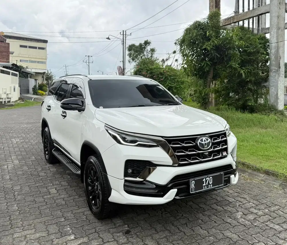 Fortuner 2.8 GR Sport Solar Matic Velg Hitam asli !