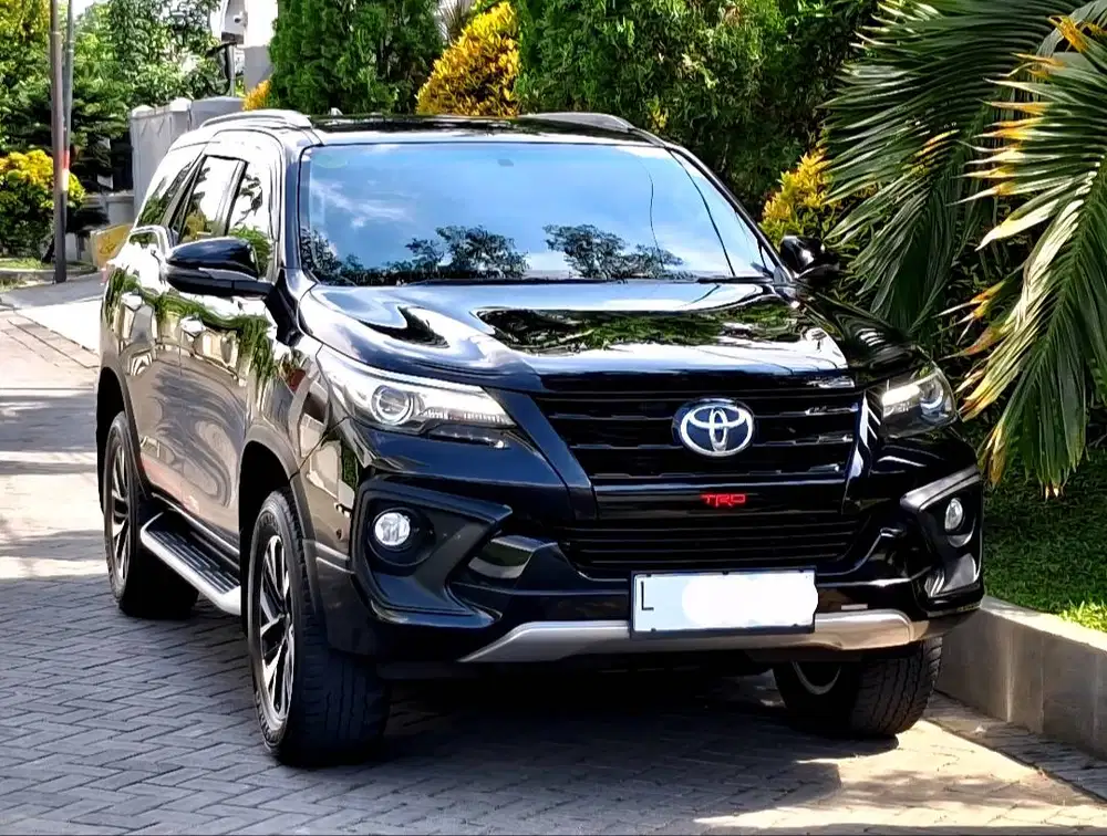 TOYOTA NEW FORTUNER DIESEL TRD SPORTIVO AUTOMATIC 2017 WARNA HITAM