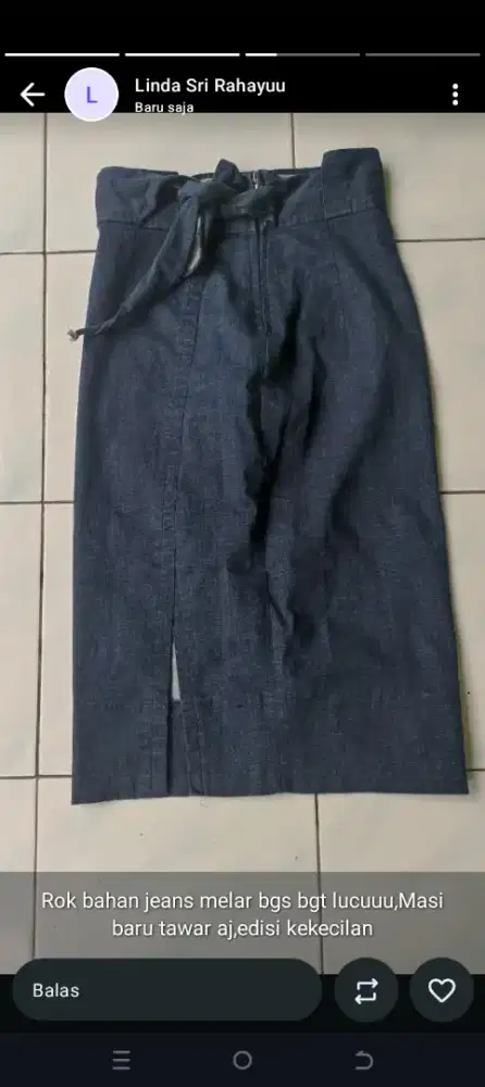 Celana rok levis bahan meral