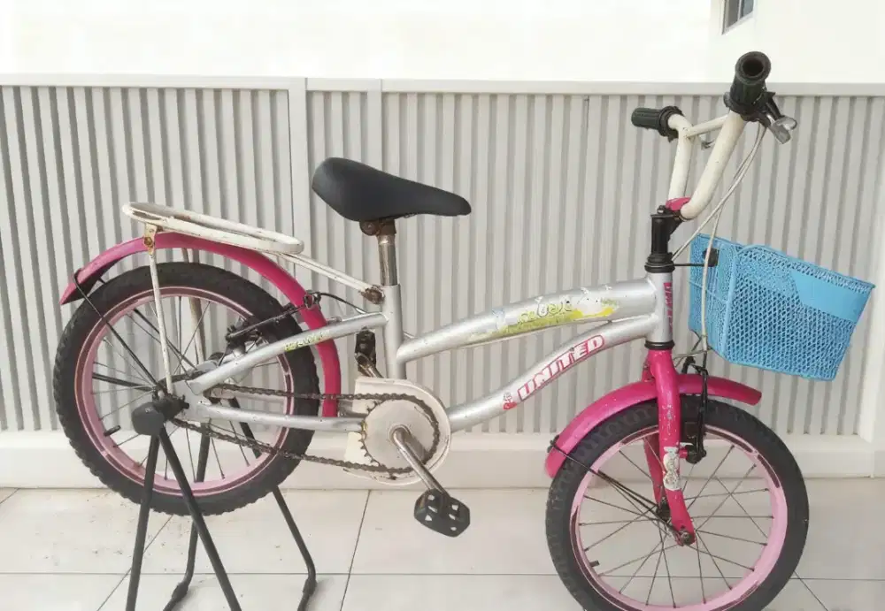 Sepeda anak cewek uk16 mini keranjang