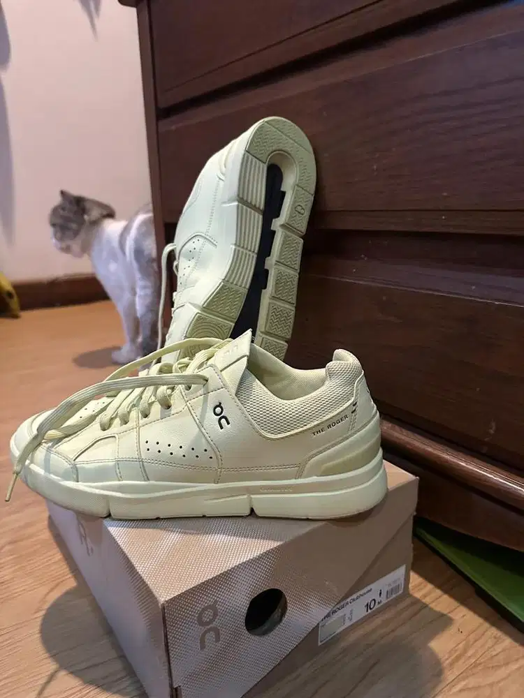 Sepatu On The Roger Clubhouse warna Hay (hijau-kuning)