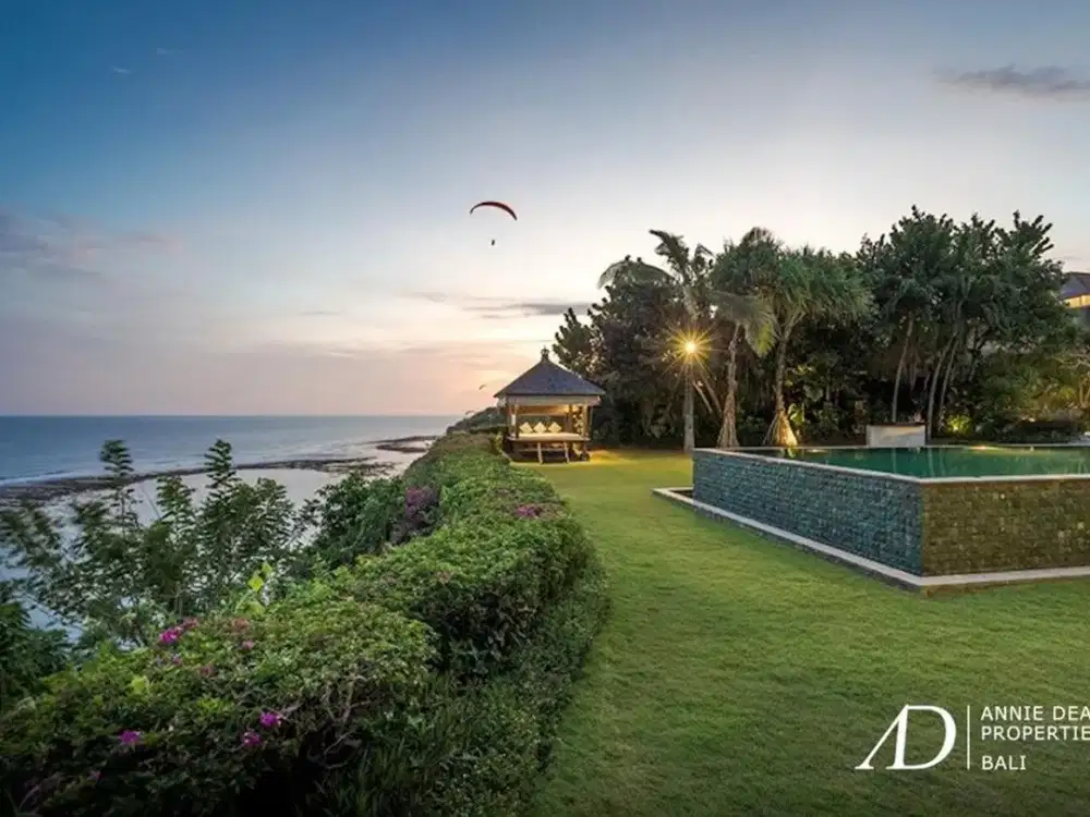 FREEHOLD | MAGNIFICENT CLIFF FRONT VILLA SET WITHIN A LUXURY ESTATE