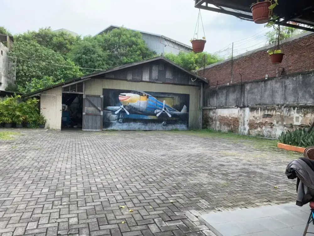 Bangunan lama di jalan Tanjung