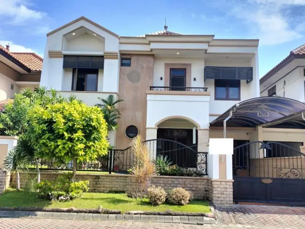 Main Road Rumah di Graha Family Blok R Jalan Utama Cluster