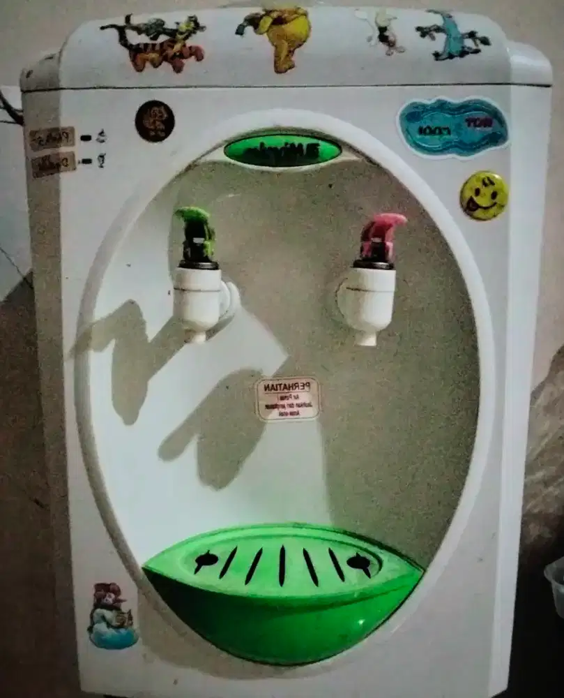 Dispenser airinum buat air dingin & panas