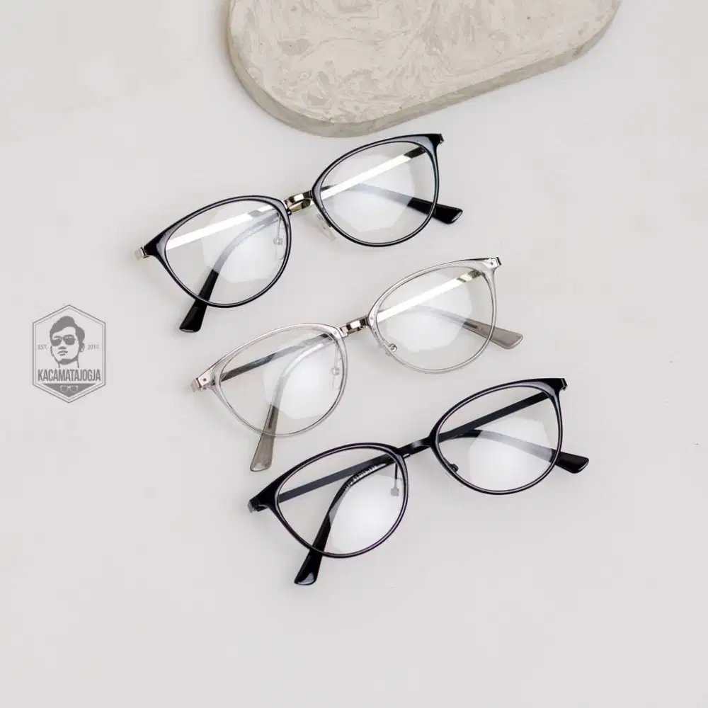 Kacamata Jogja - Kacamata Cat Eye Cocok Wajah Kecil - Emban 05
