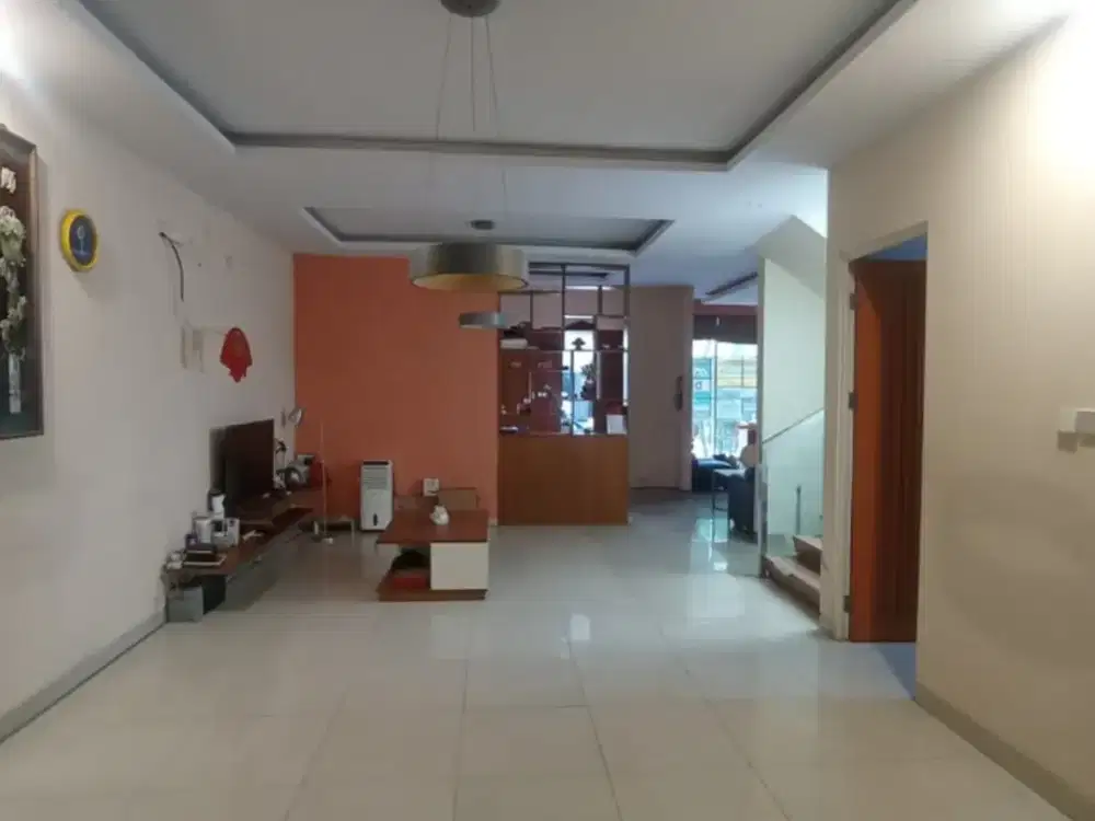 Disewa dan Dijual Rumah Full Stainless dan Kaca Uk8x20 Golf Lake