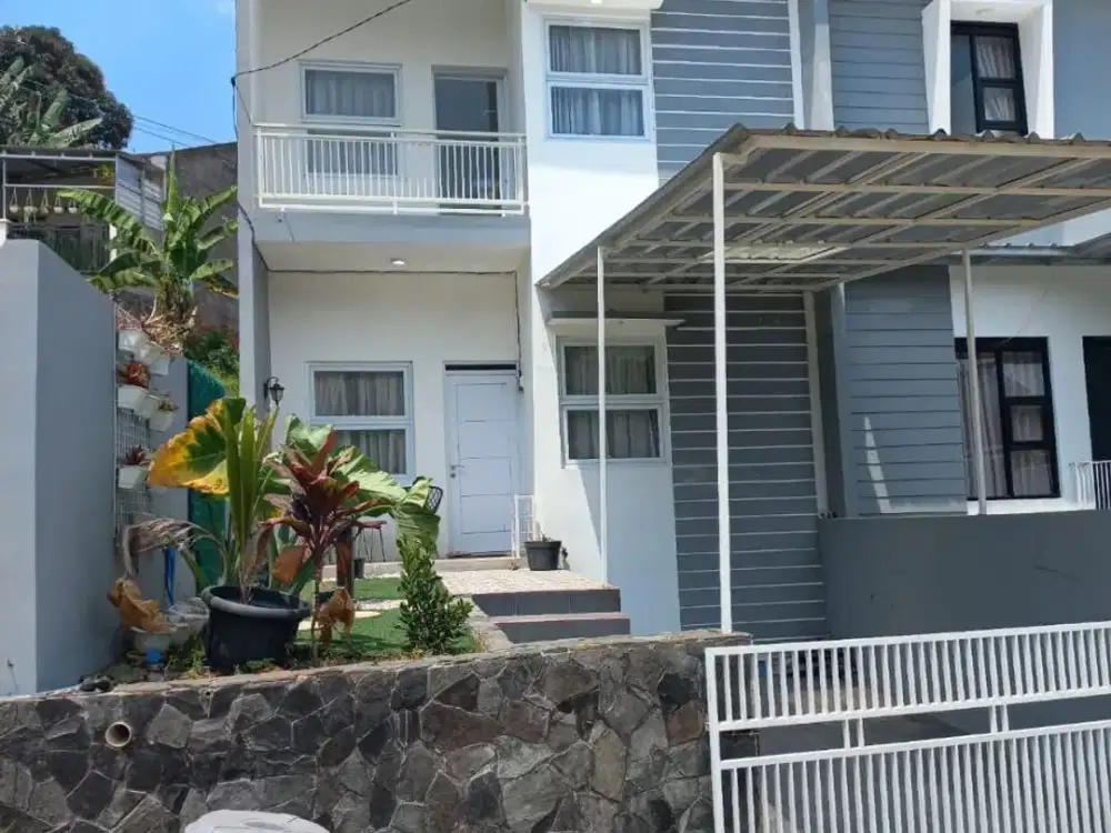 dijual Rumah Semi Villa semi Furnished di jatihandap