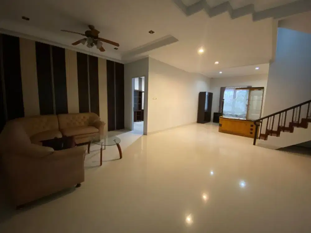 Kondisi Sudah Renov Rumah Darmo Permai Utara Lantai