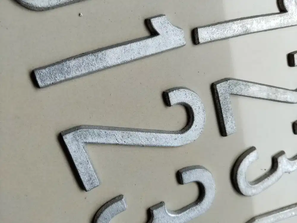 Mal Huruf Cetakan Plat Nomor Motor dan Mobil