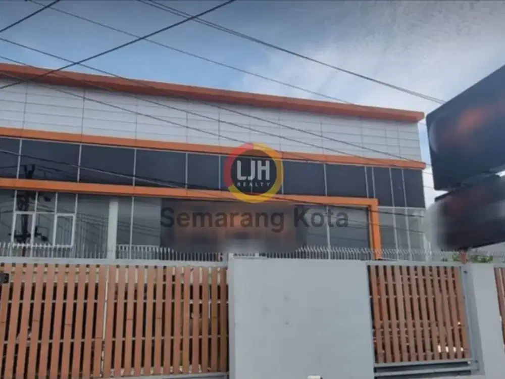 Bangunan usaha di Kaligawe Raya