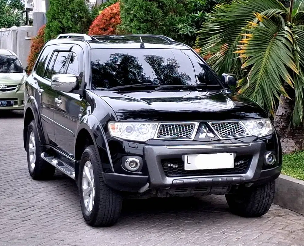 TERBAIK!! MITSUBISHI PAJERO SPORT DAKAR 4X2 AUTOMATIC 2012 WARNA HITAM