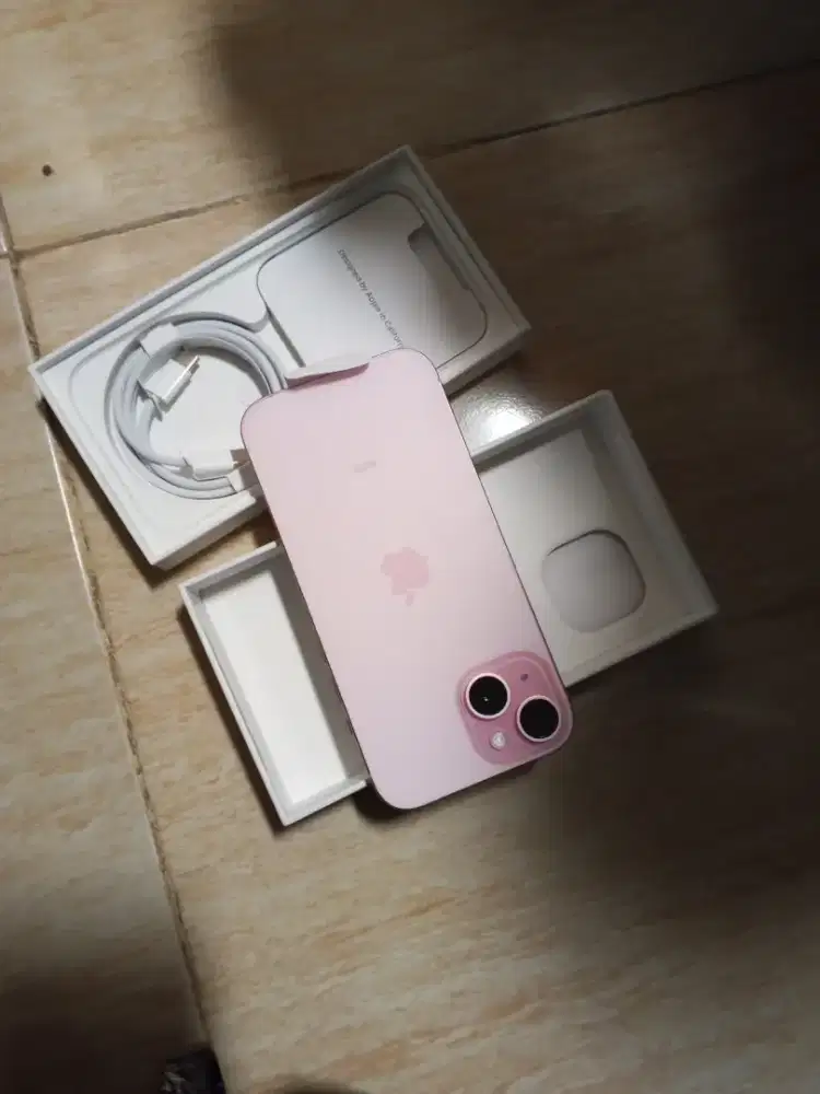 iPhone 15/128 (bekas serasa baru,baru dipakai 3minggu)
