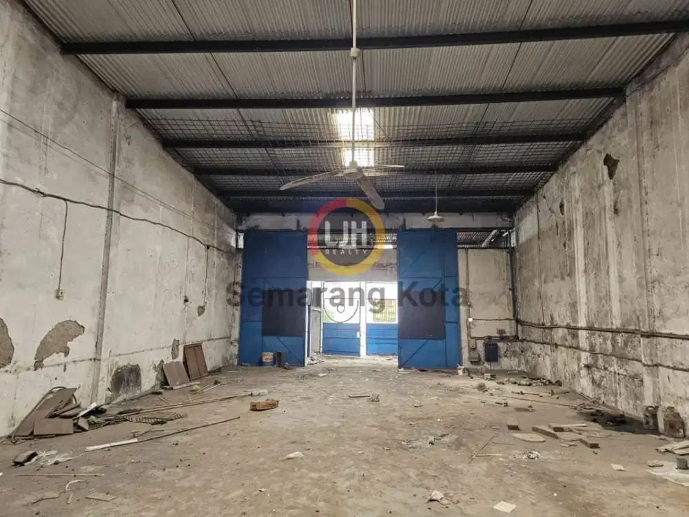 Gudang di Lingkungan Industri Kecil