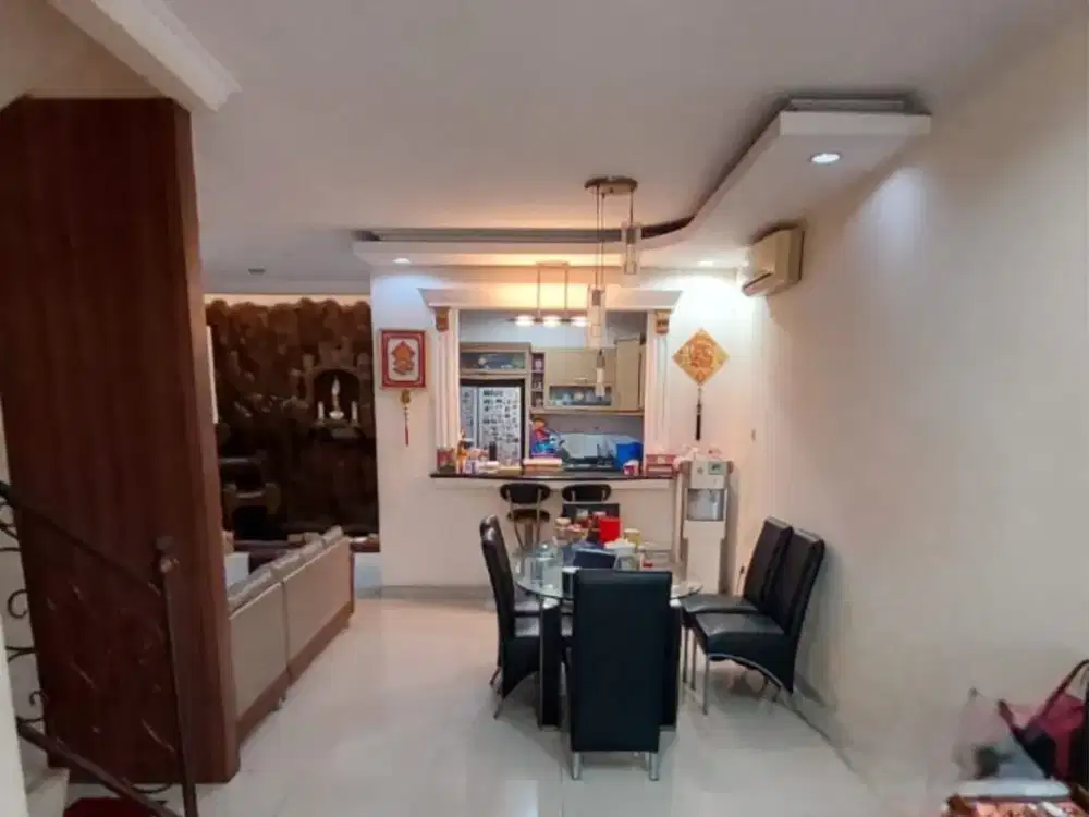 Rumah Malibu City Resort Hadap Jalan Boulevard Hadap Barat