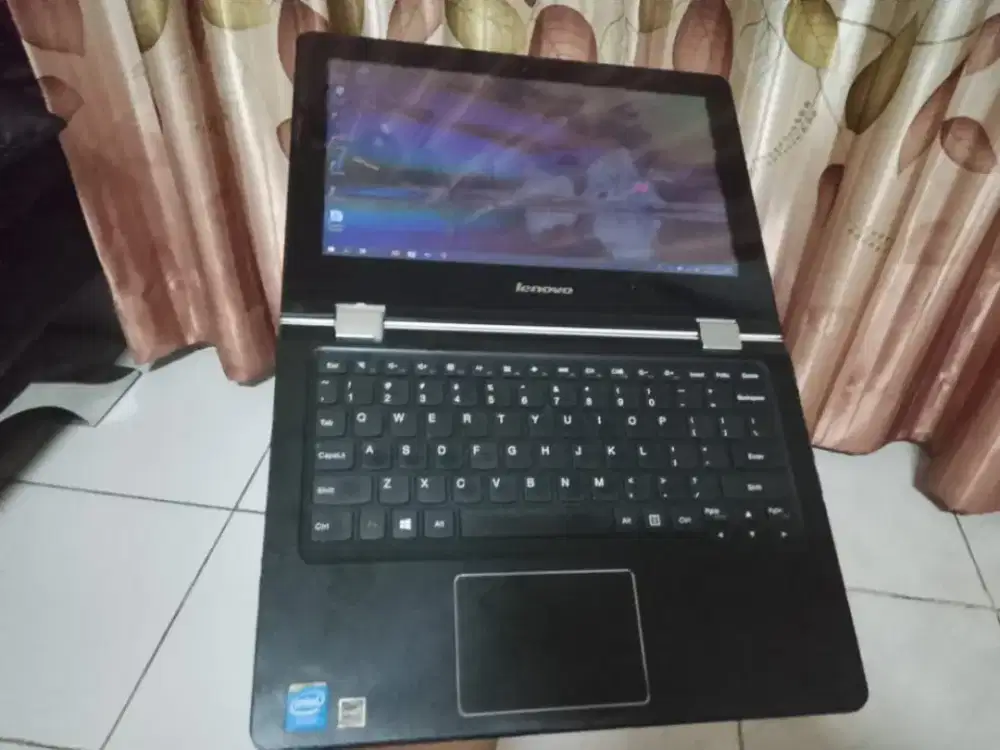 Lenovo YOGA 300-11lBR (Touchreen) Display 11 Inch 
-SIAP PAKAI