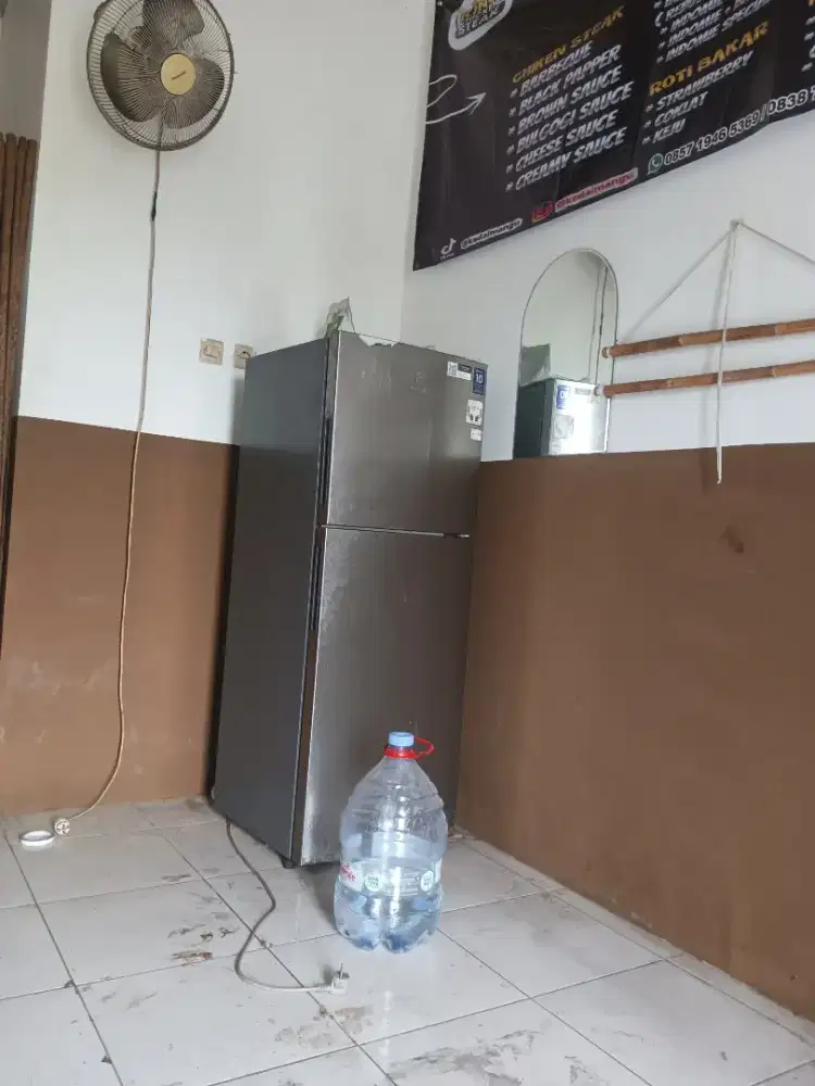 Kulkas 2 pintu masih dingin Belum pernah service langsung pemilikl
