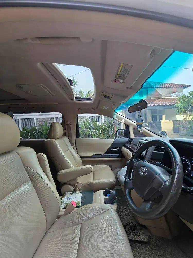 Toyota Alphard Tahun 2012