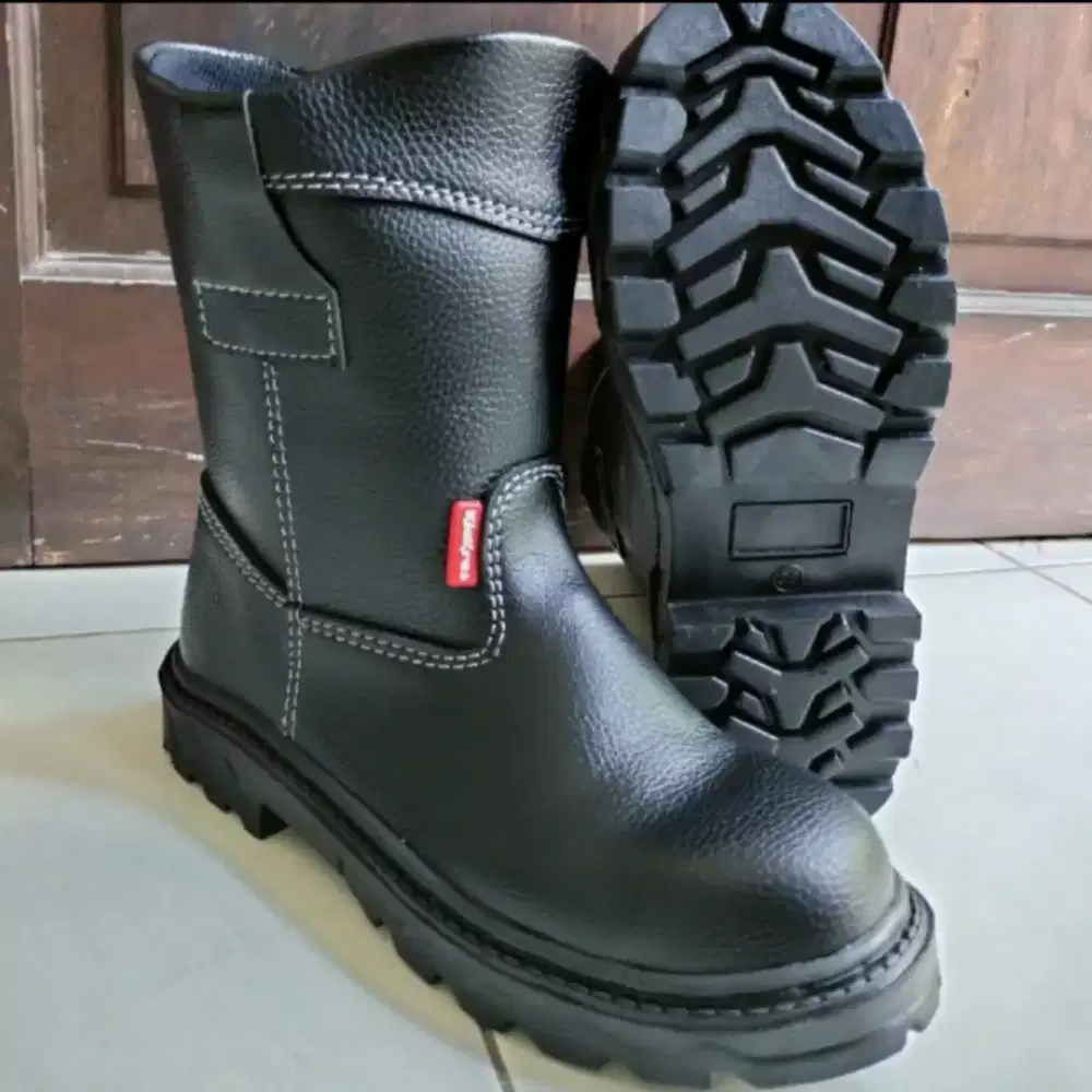 Sepatu safety boot Kickers ujung besi sepatu safety pria