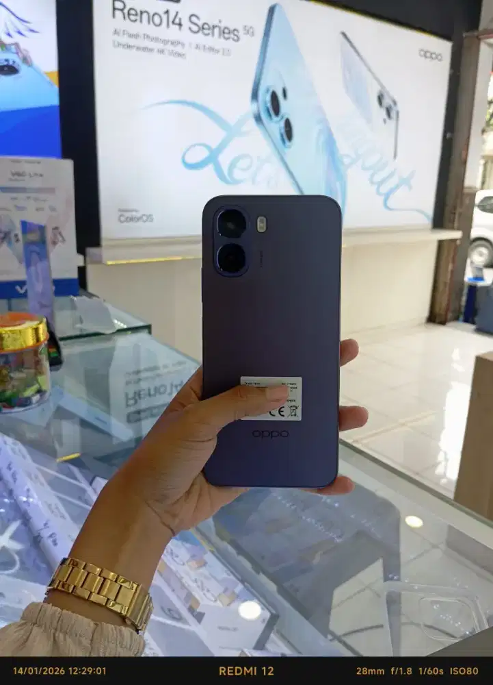 Oppo a6c tersedia 2 varian wrna ungu tua & ungu mida