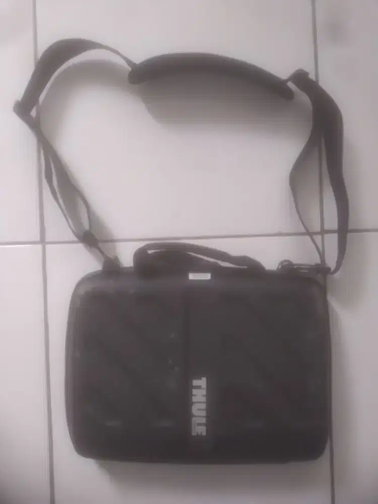 Thule Gauntlet Attache Macbook 13 Inch Hard Case Bag