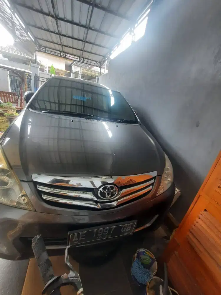 Kijang Innova 2010 G Manual Bensin Pemakaian Pribadi