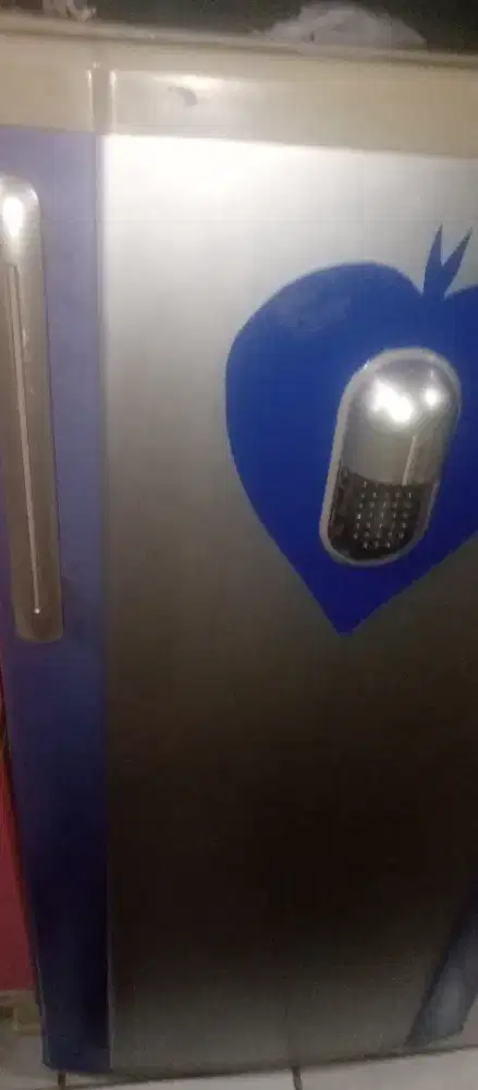 Kulkas glasio kran depan