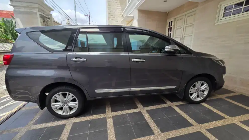 Kijang Innova Reborn Venturer Diesel matic 2016 abu-abu