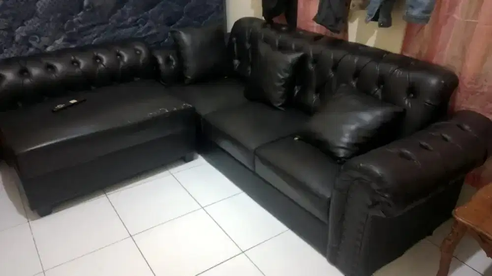 Dijual Cepat Sofa satu set + Bantal sofa