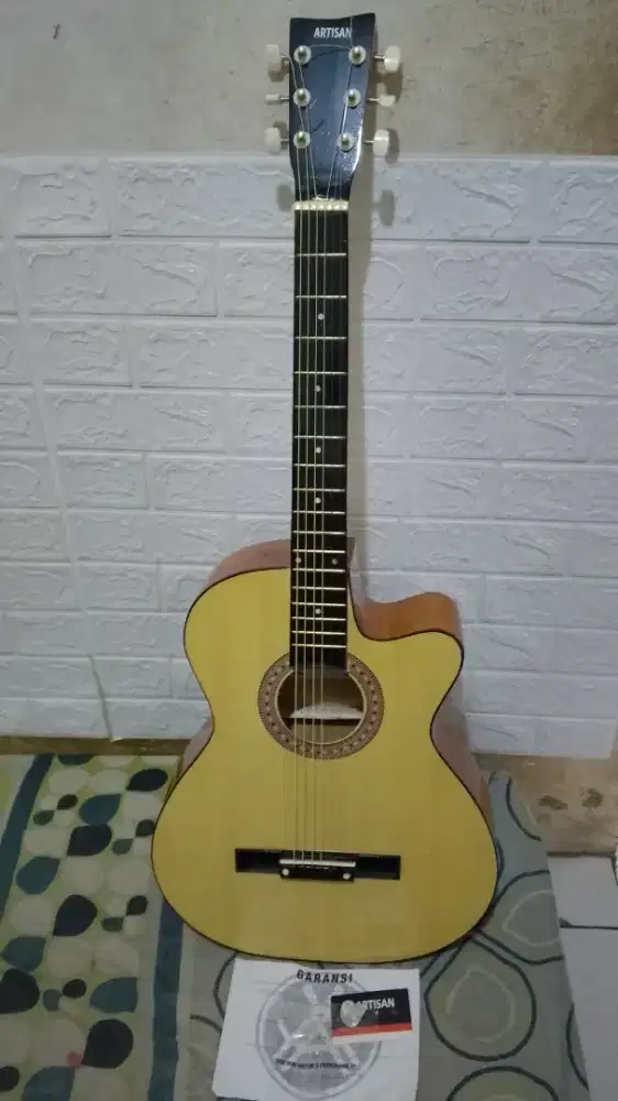Gitar akustik artisan