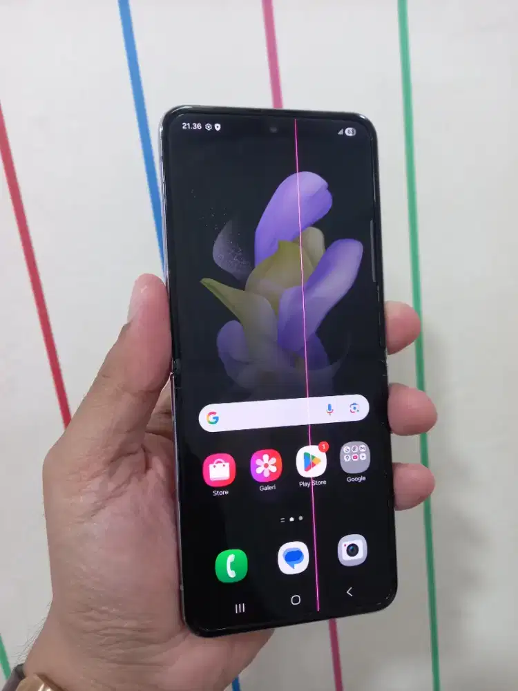 Samsung Galaxy Z Flip 4 Ram 8/256Gb 5G Fullset ada minus garis aja