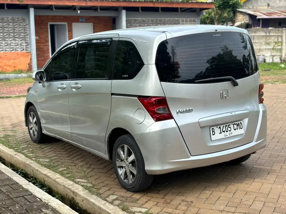 Honda Freed 2010 Bensin