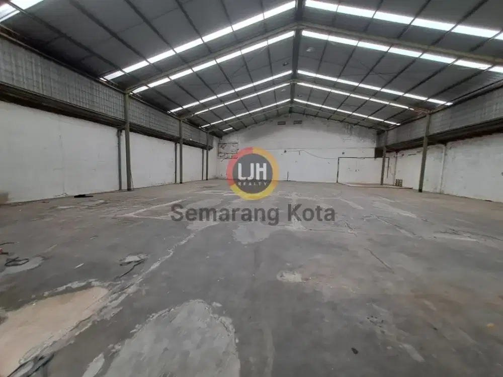 Gudang siap pakai di jalan Suratmo