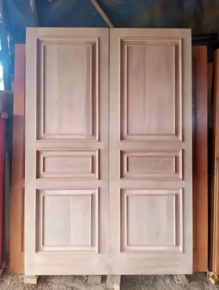 Pintu kamar kayu