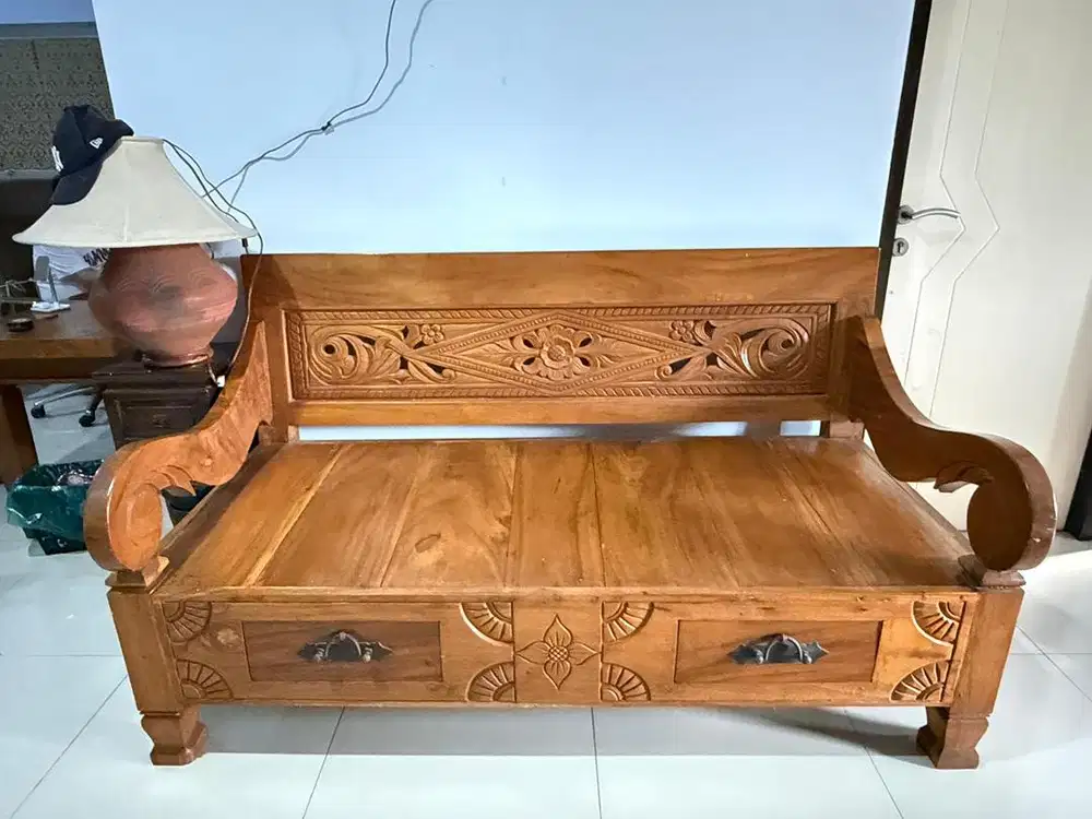 Kursi Bale Bale Kayu Trembesi