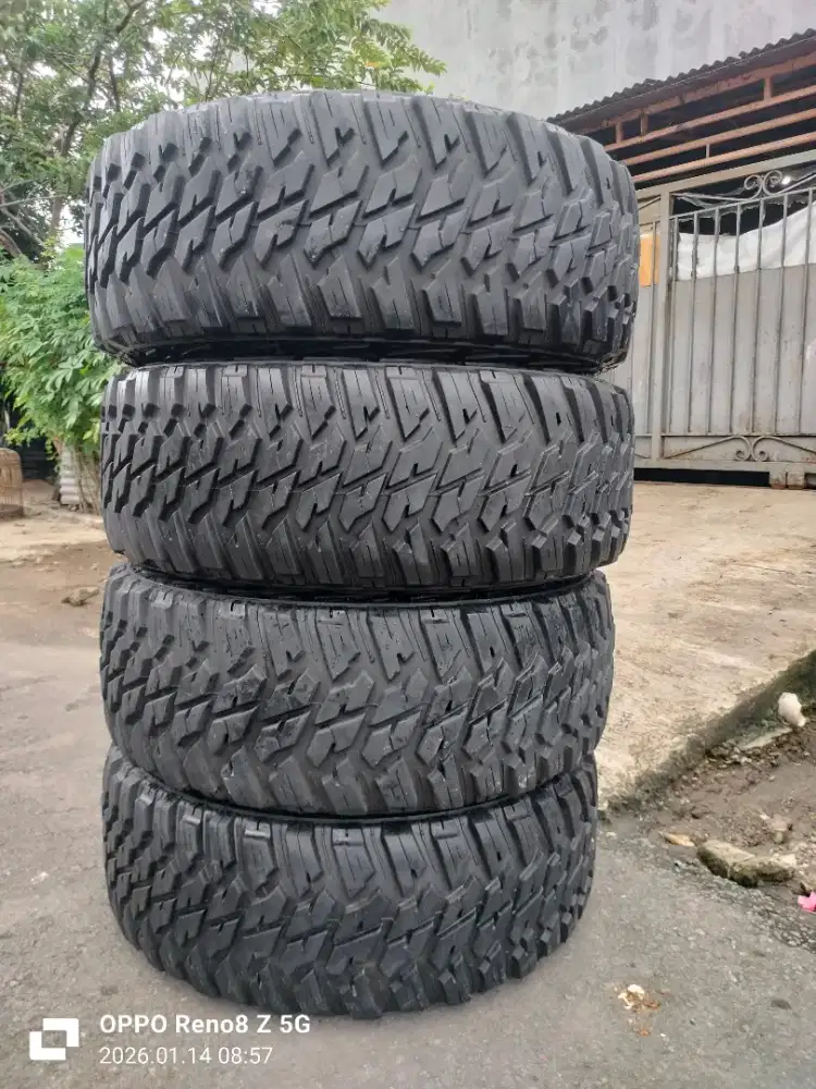 Jual ban copotan mrek KANATI MUD HOG M/T ukuran 35 12.50 R17 kond 90%