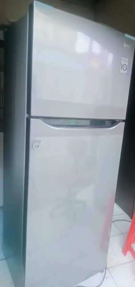 Di jual kulkas 2 pintu merk LG inverter NORMAL DINGIN BEKU SIAP PAKAI